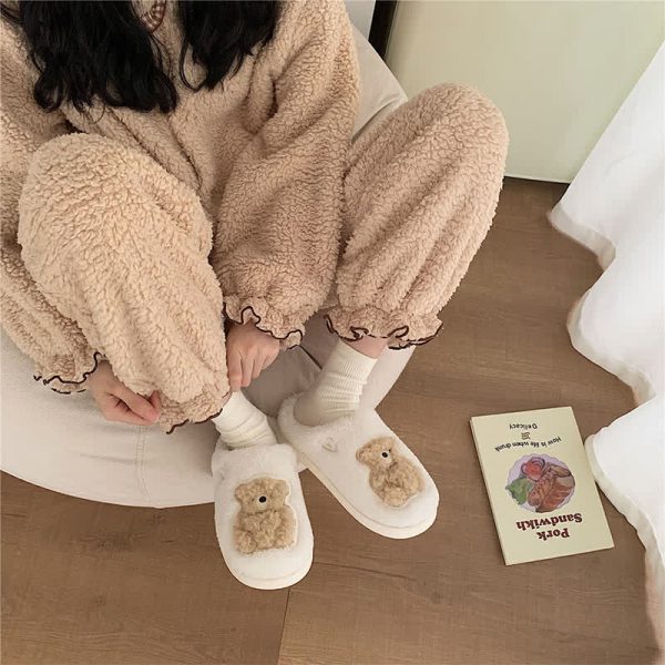 Lovely Cartoon Bear Letter V Plush Slippers - Modakawa Modakawa